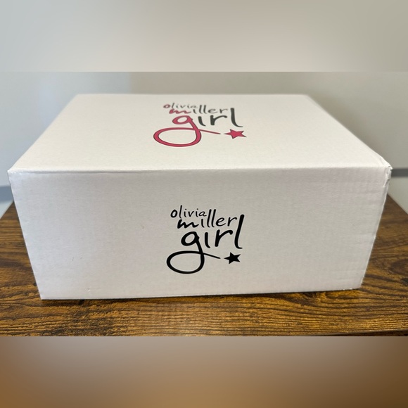 Olivia Miller Girl Pink Peace/Smile Girls Faux Fur Boots NWT Size Toddler 5 - Picture 2 of 6